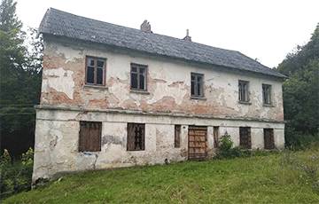 В Беларуси продается шляхетная усадьба XIX века в живописном месте