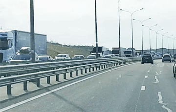 Huge Traffic Jam On Crimean Bridge: Lukashenko Panicking