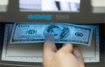 «Утром купил доллары, вечером уже не сдать»