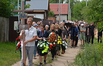 В деревне Бобр простились с Алесем Пушкиным