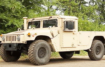 ‘Mad Hammer Lovers’: AFU Mobile Brigades Skillfully Repair Western Vehicles