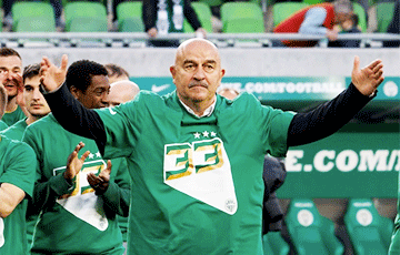 Венгерские болельщики «Ференцвароша» словами «Русские — домой» потребовали отставки Черчесова