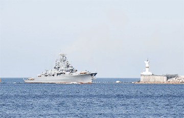 Российские оккупанты не выводят корабли в Черное море