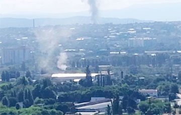 В Крыму прогремела серия мощных взрывов: движение по Керченскому мосту остановлено