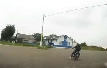 Белорус напал на сотрудника ГАИ, задержавшего подростка на мопеде