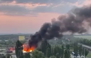 В оккупированном Шахтерске ракетами разгромили нефтебазу РФ