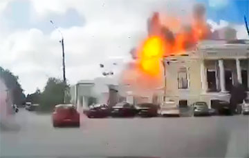 Момент попадания ракеты по центру российского Таганрога показали на видео