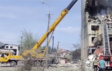 Moment Of Russian Missile Hit In Kryvyi Rih Caught On Video