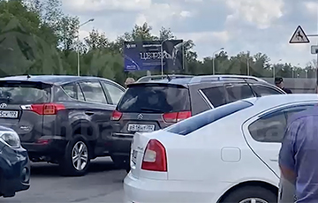 Military Man With Grenade Escapes From Unit, Blocks Highway In Russia