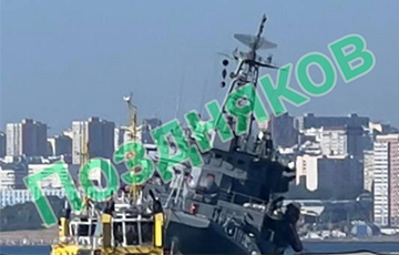 Момент удара по десантному кораблю РФ «Оленегорский горняк» показали на видео