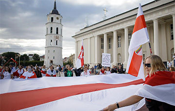 К 2025 году белорусов в Литве может быть уже 100 тысяч