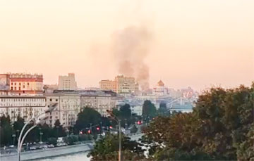 Беспилотники атаковали российские города: в Москве начался пожар