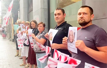 Belarusians Hold Action In Brussels To Support Palina Sharenda-Panasiuk