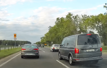 Водитель микроавтобуса сыграл в опасные «шашки» на P23