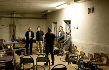 Блинкен не смог сдержать эмоций после визита в Черниговскую область