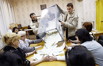 Powerful Explosions Near Russian 'Polling Station' In Berdyansk