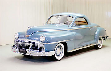 Белоруска ради фото посидела на капоте раритетного DeSoto 1948 года выпуска