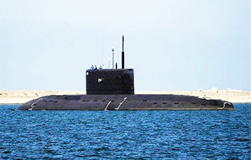 GUR: Russian Major Landing Craft And Submarine Damaged In Sevastopol