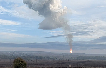 Мощный взрыв под Саратовом: столб дыма виден за несколько километров