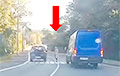 Почему нельзя обгонять на пешеходном переходе: видеофакт