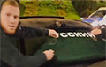 Эстонская полиция заставила россиян снять с машины наклейку с цитатой из Z-гимна