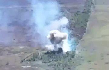Поднялся дымовой «гриб»: ВСУ точным ударом уничтожили российский склад БК