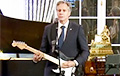 Госсекретарь США Блинкен сыграл на гитаре и спел блюз