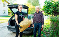 Белорусы пришли на помощь пенсионеру из Эстонии, у которого наглые воры украли картофель
