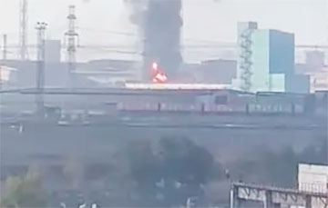 Выбух у Краснаярску: на тэрыторыі алюмініевага завода шугануў магутны пажар
