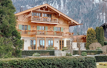 Putin's Friend's Luxury Cars Arrested In Germany