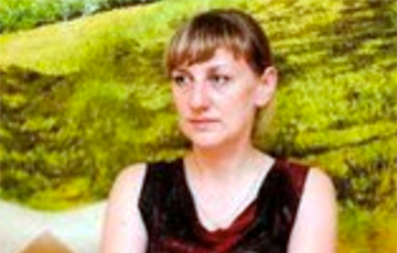 Белоруска пришла в школу на встречу с учительницей своего ребенка, а сейчас ее судят по пяти статьям