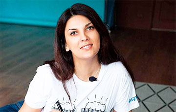 Блогер и известная ведущая Анна Бонд провела 15 суток на Окрестина