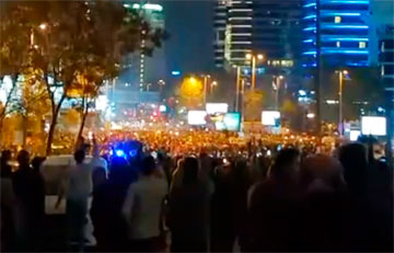 Протестующие в Стамбуле прорвались к израильскому посольству, по пути разгромив McDonald’s