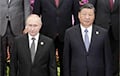 «Покусывал нижнюю губу, а руку сжимал в кулак»