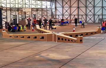 В Великобритании студенты создали самый большой дрон из пенопласта