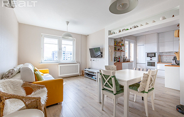 В лесу в двух минутах от Минска продается большая и уютная квартира