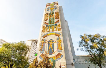 Famous Minsk Residence Building Styled With City-Builder Mural Suffers Boiling Water Flood