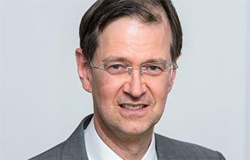 Bond: Belarusians Will Be Able To Protect Their Country From Putin