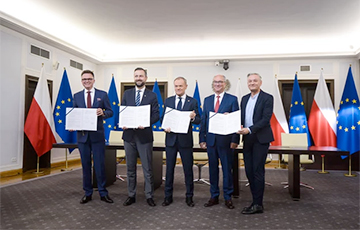 Polish Opposition Leaders Sign Coalition Agreement