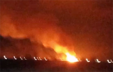 На объекте Минобороны РФ раздались взрывы и начался мощный пожар