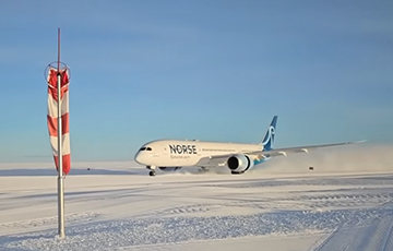 В Антарктиде впервые в истории приземлился пассажирский самолет Boeing 787