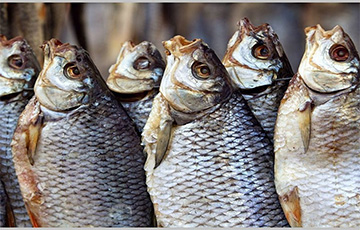 В Беларуси запретили продавать карася и «царскую» рыбу из России