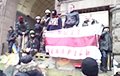 Уникальные кадры: будущие бойцы полка Калиновского ликуют на захваченном БТР «беркутовцев»