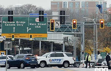 Car Explodes On Bridge Between USA, Canada Near Niagara Falls