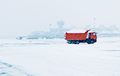 Менскі аэрапорт засыпае снегам