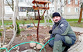 Минская семья создала уникальный мини-парк возле своего дома