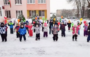 Kindergarten Pupils Were Taken Out To Clear Snow In Klicheu, Belarus