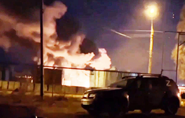 AFU Drones Destroy Occupants' Oil Depot In Luhansk