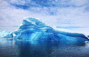 Самый большой в мире айсберг отплыл от Антарктиды за которую цеплялся последние 30 лет