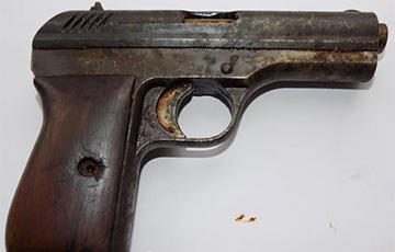 Белорус нашел у себя дома чешский пистолет столетней давности